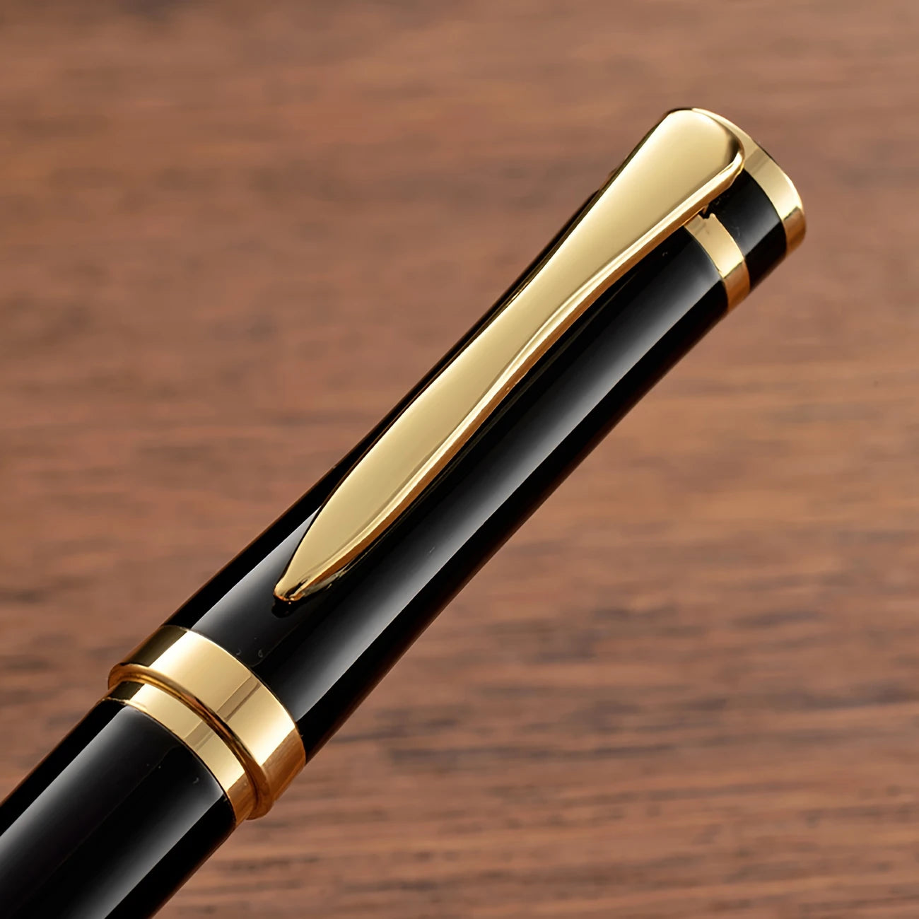 Black gold fountain pen